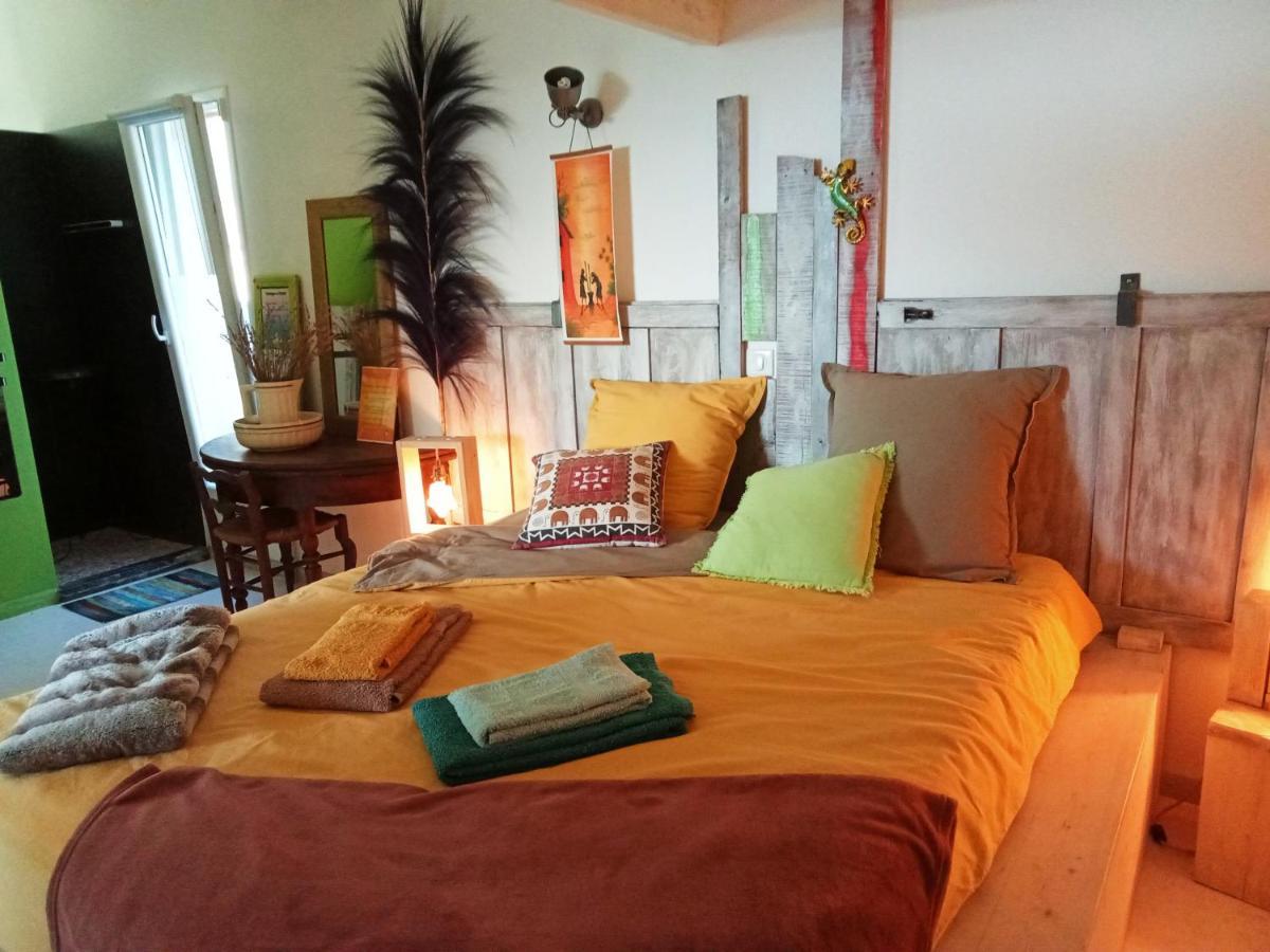 Logement De Charme Avec Piscine Et Jacuzzi Carnoules  Ngoại thất bức ảnh